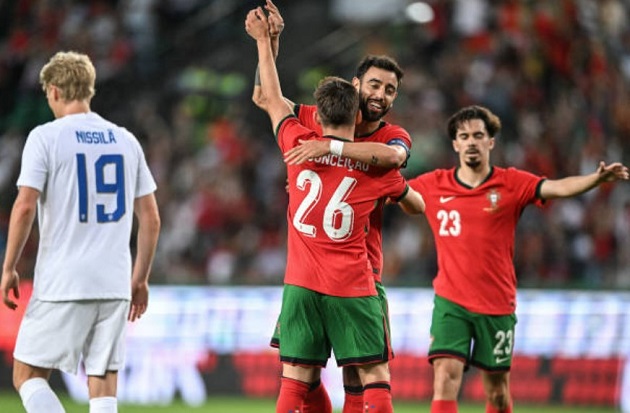 Thi đấu 45 phút, sao Man Utd vẫn kịp để lại siêu phẩm